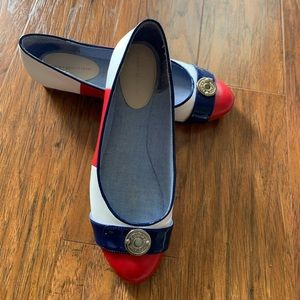 Tommy Hilfiger flats size 8, real leather, lacquer and buckle and the front